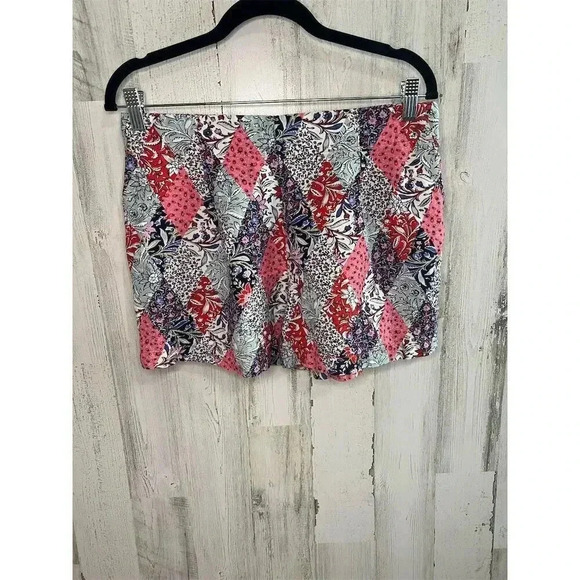 Ann Taylor Loft Women's Pleated Pull-On Shorts Patchwork Bloom Size S‎ - Picture 1 of 7